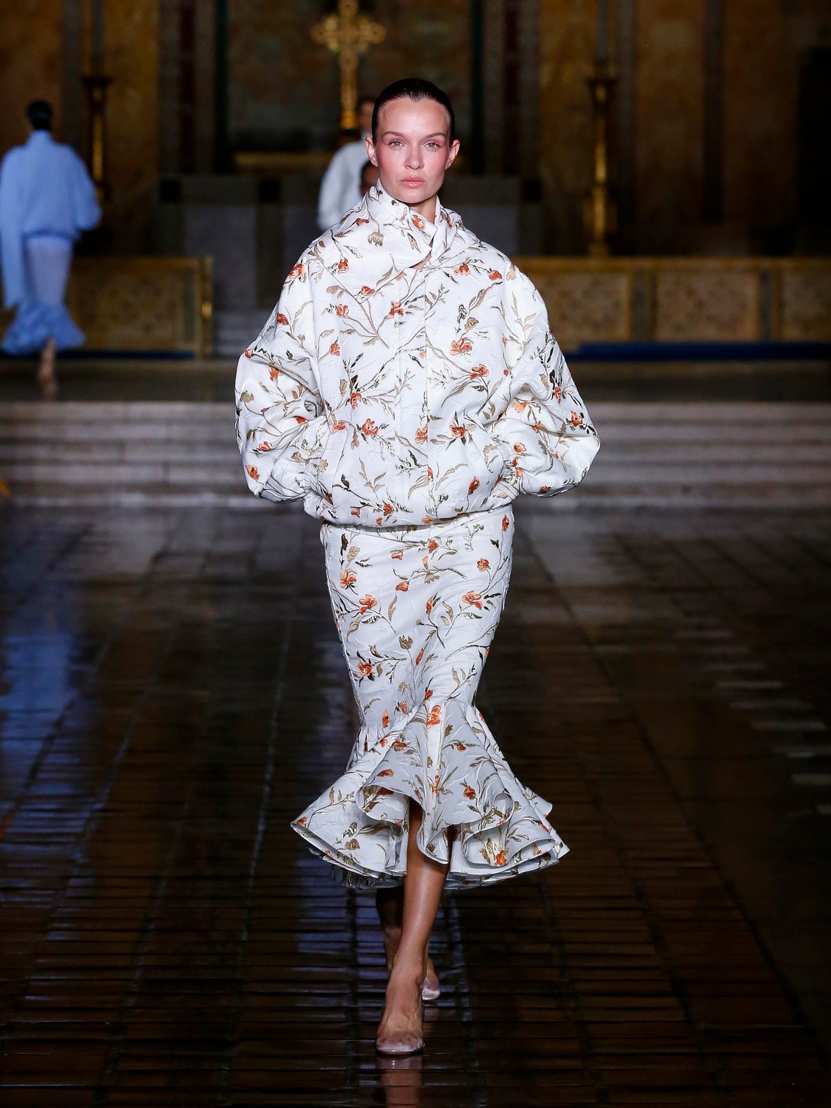 A model wears a sculptural white patterned look on the Spring Summer 2026 runway.