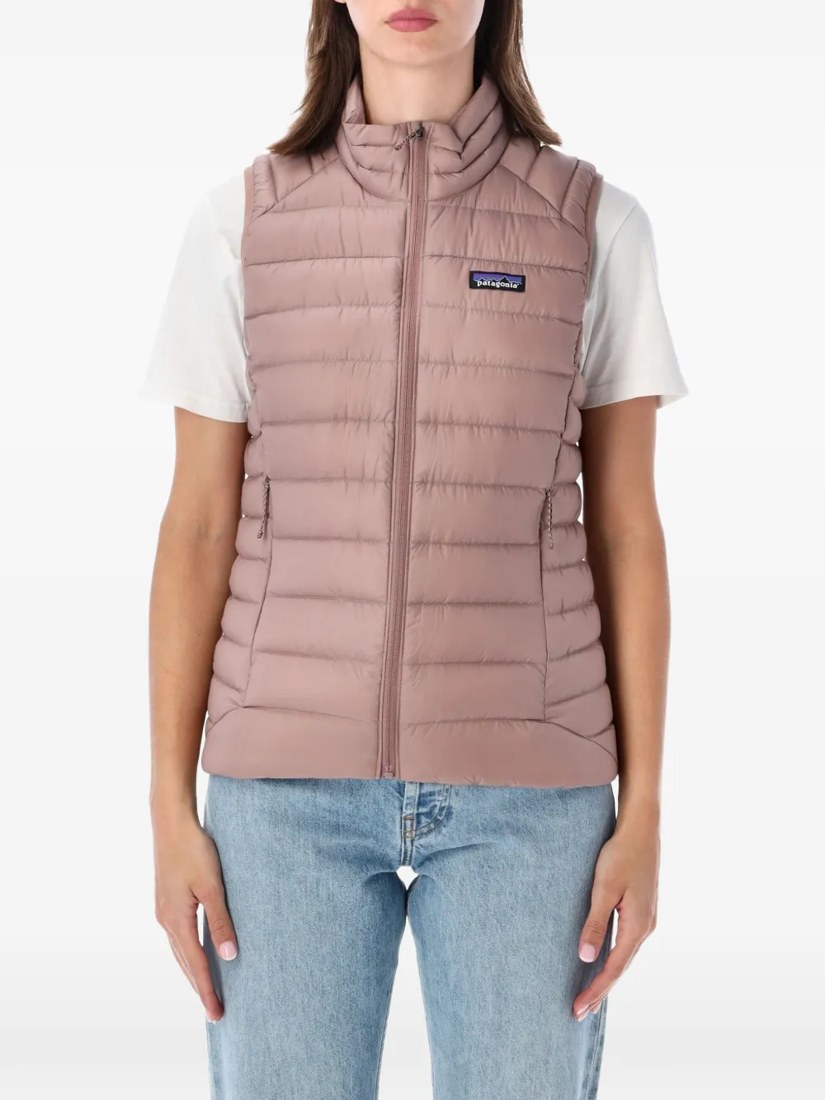 Sweater logo-patch down vest