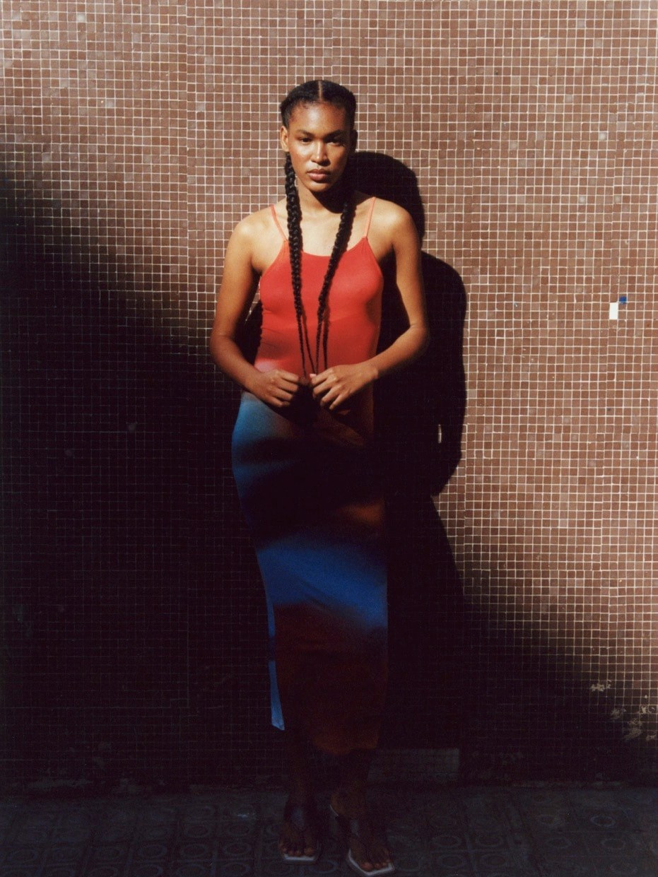 Feners campaign model in a red and blue look against a tiled wall