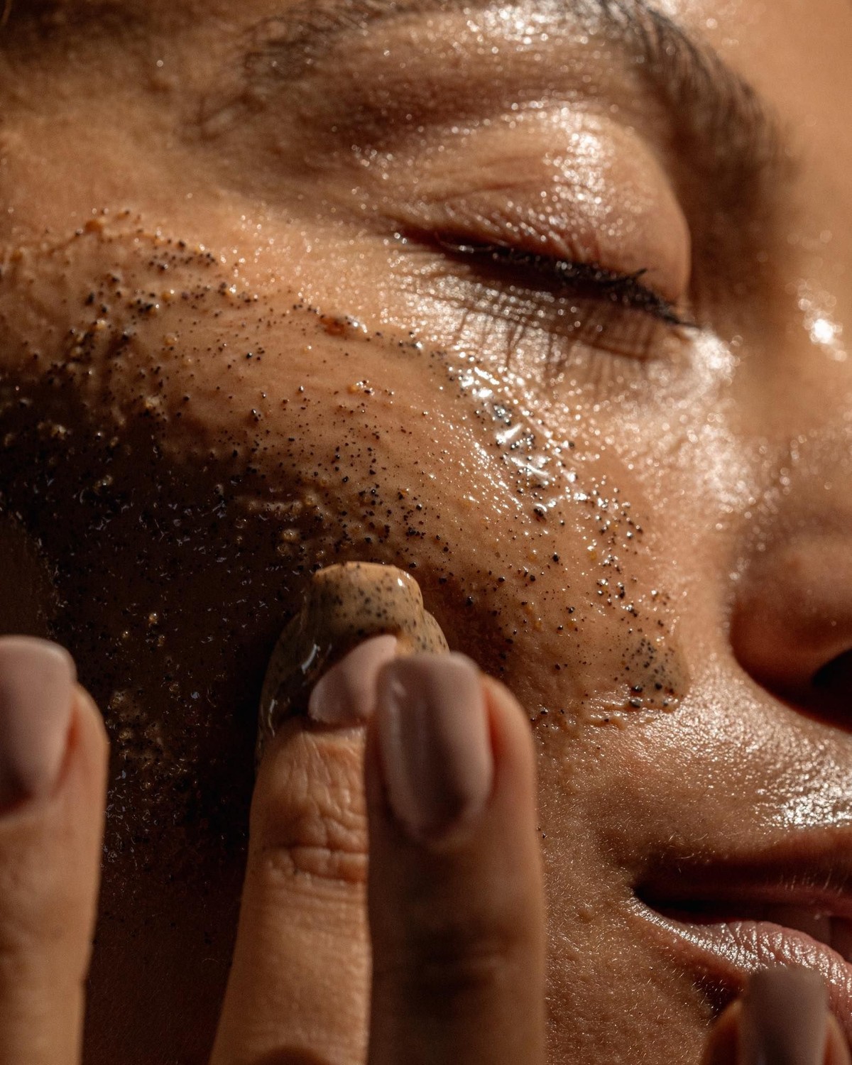 Best Exfoliator for Acne Prone Skin: Scrubs, Toners and Pads