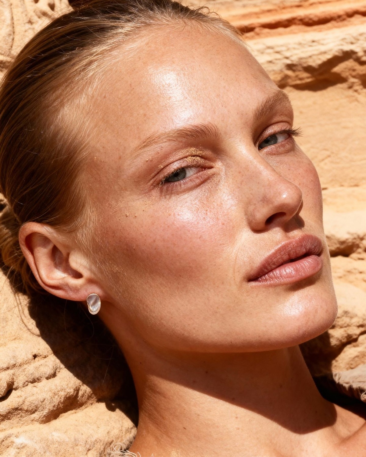 The Best Self Tanner for Pale Skin Is the One You Build Slowly