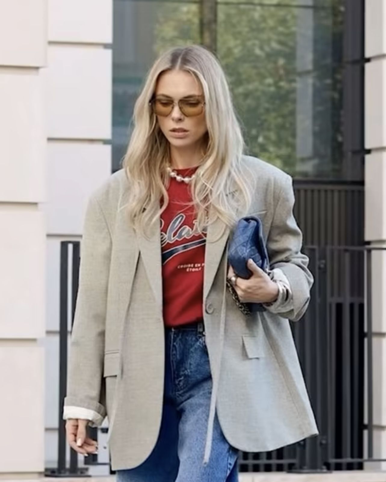 How to Style Graphic Tees?