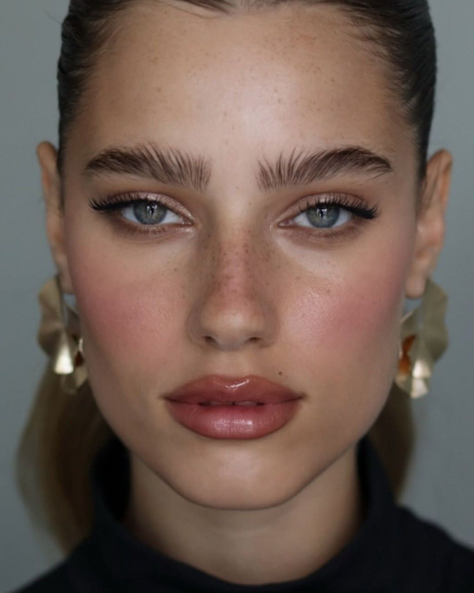 Eyebrow Waxing at Home: Kits, Tweezers, Clear Gels and Aftercare