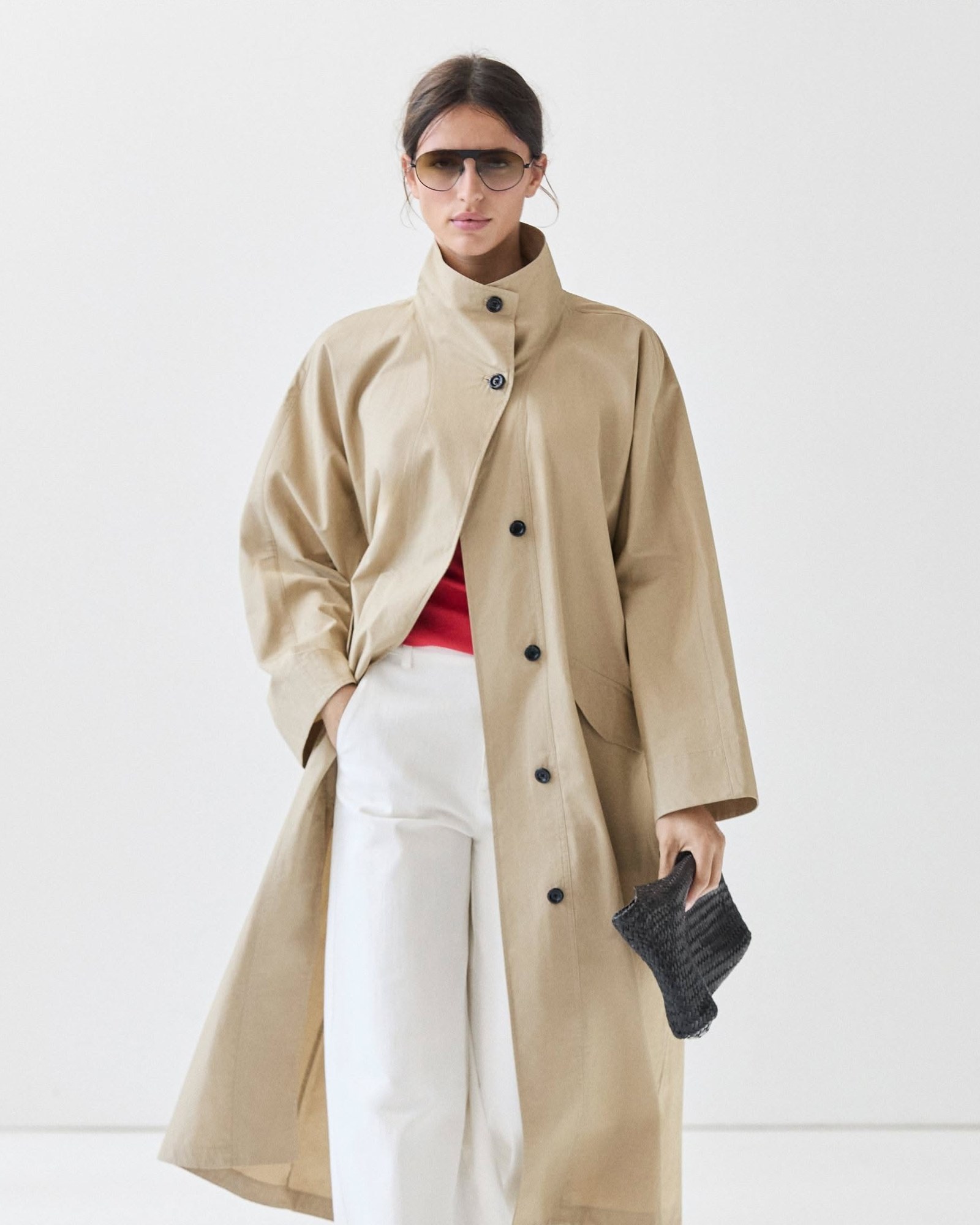 What to Wear in 60 Degree Weather: A Trench, a Fine Knit and One Layer to Spare