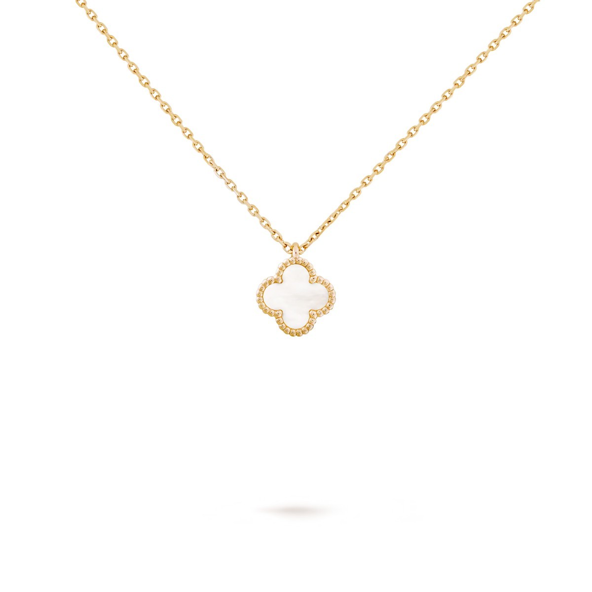 Sweet Alhambra Pendant, Yellow Gold and Mother-of-Pearl