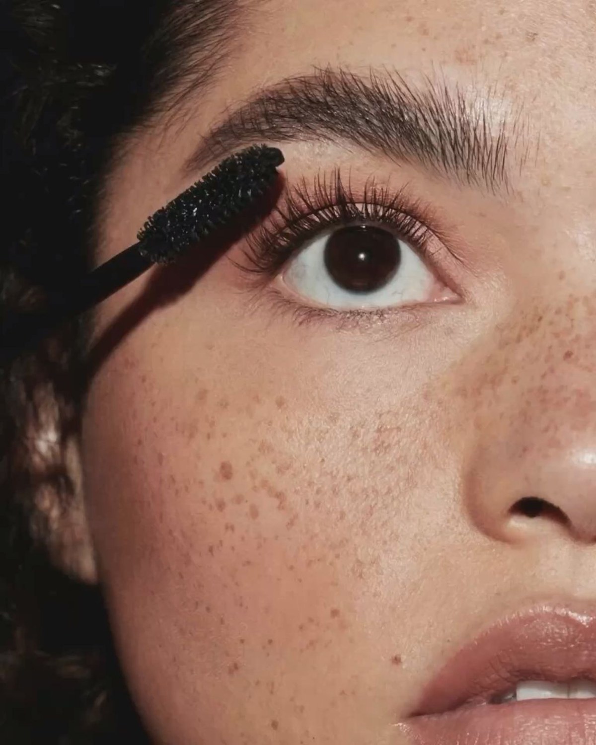 The Best Tubing Mascara for Lashes That Stay Put From Coffee to Cocktails