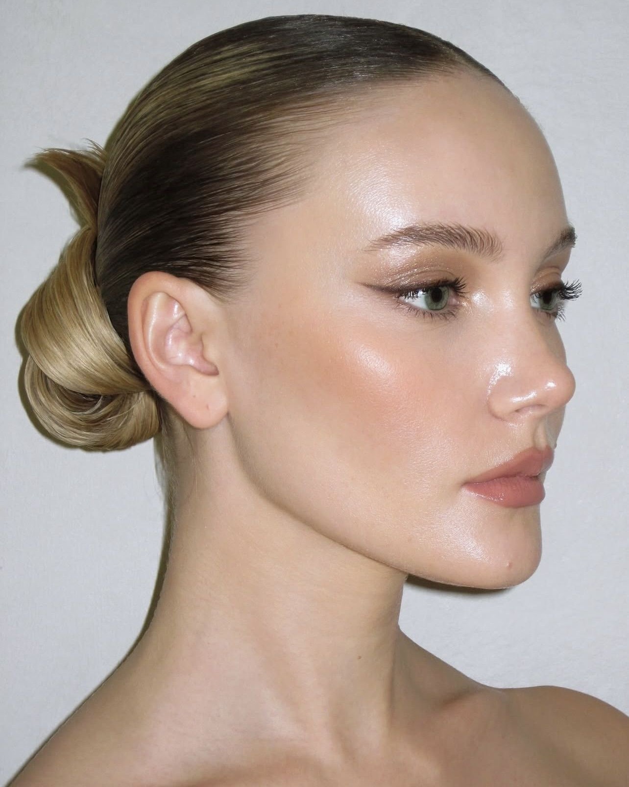 Lipstick That Lasts Through a Wedding