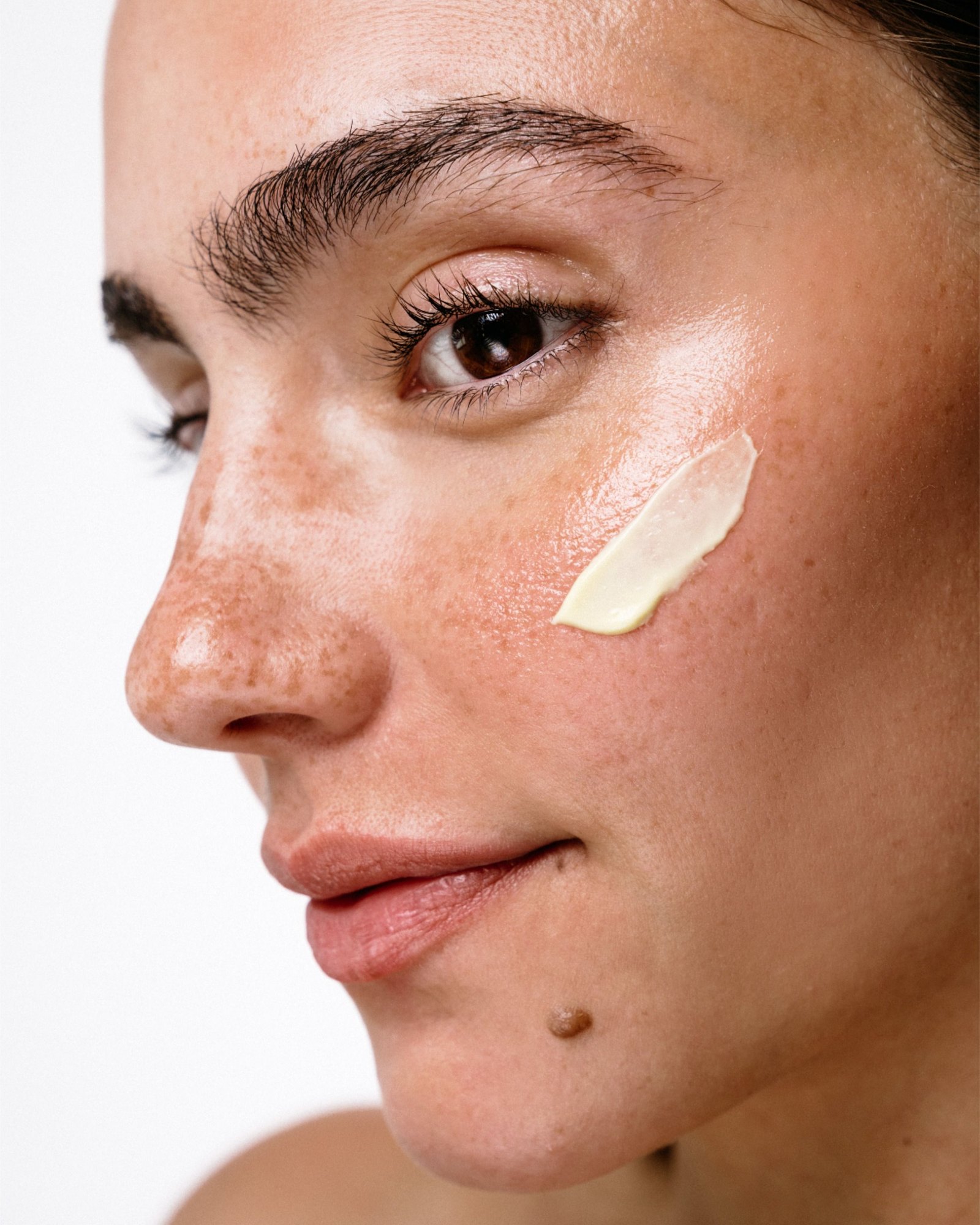 Color Changing Foundation: What Actually Shifts on Your Skin