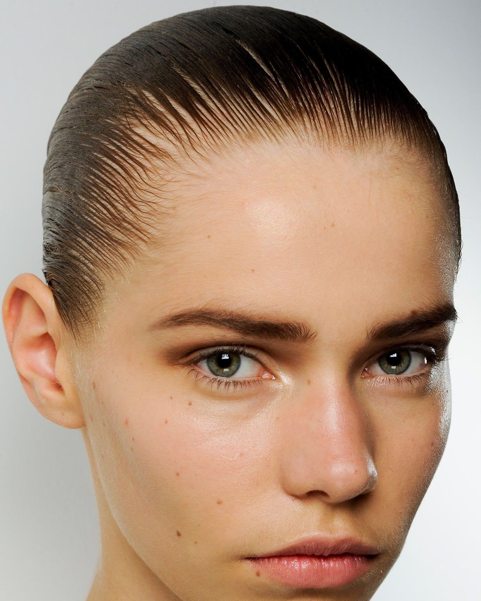 SEEN Shampoo, the Dermatologist's Fix for Hairline Breakouts
