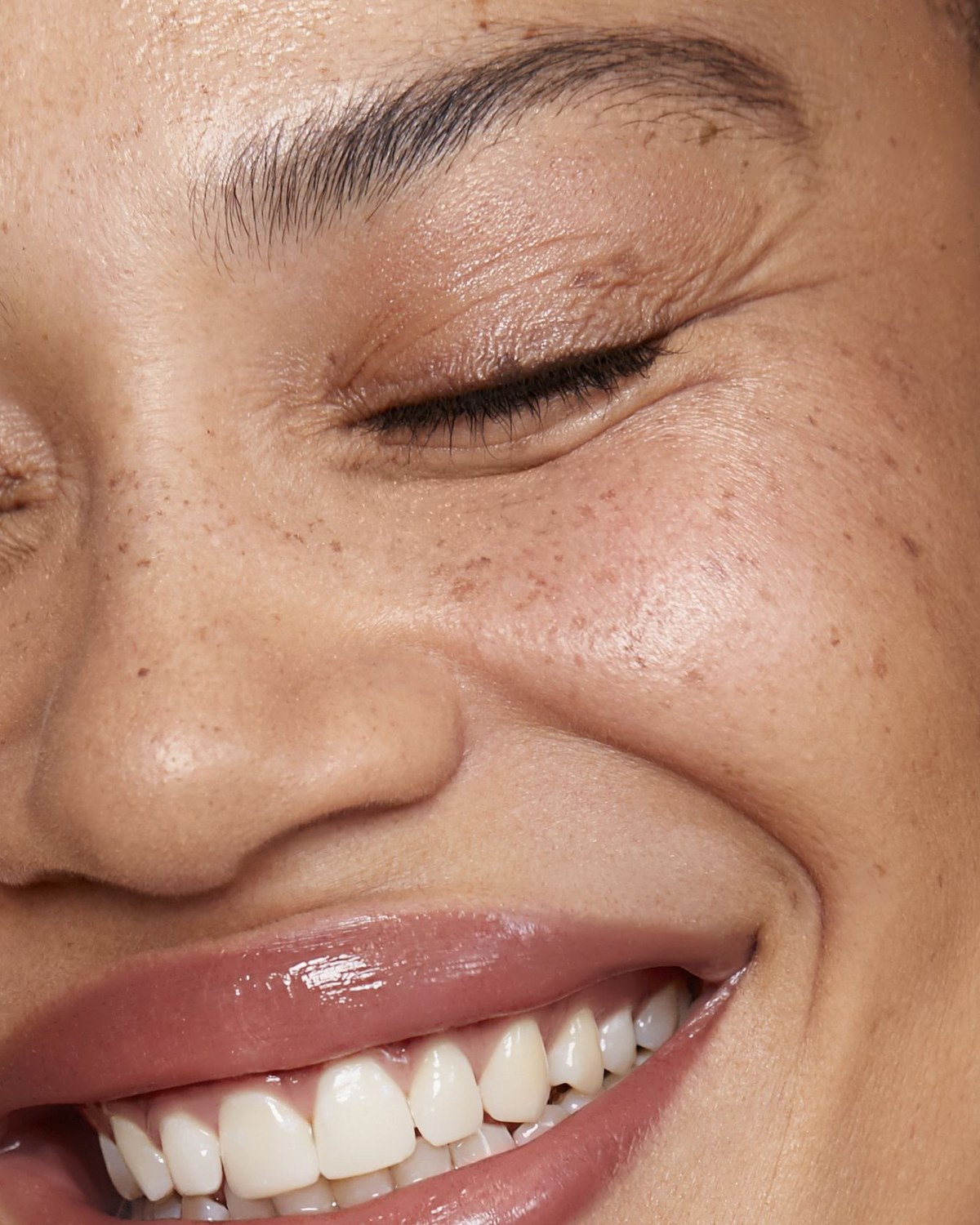 Whitening Strips, Powders and Lights: The Bathroom Shelf Behind a Brighter Smile