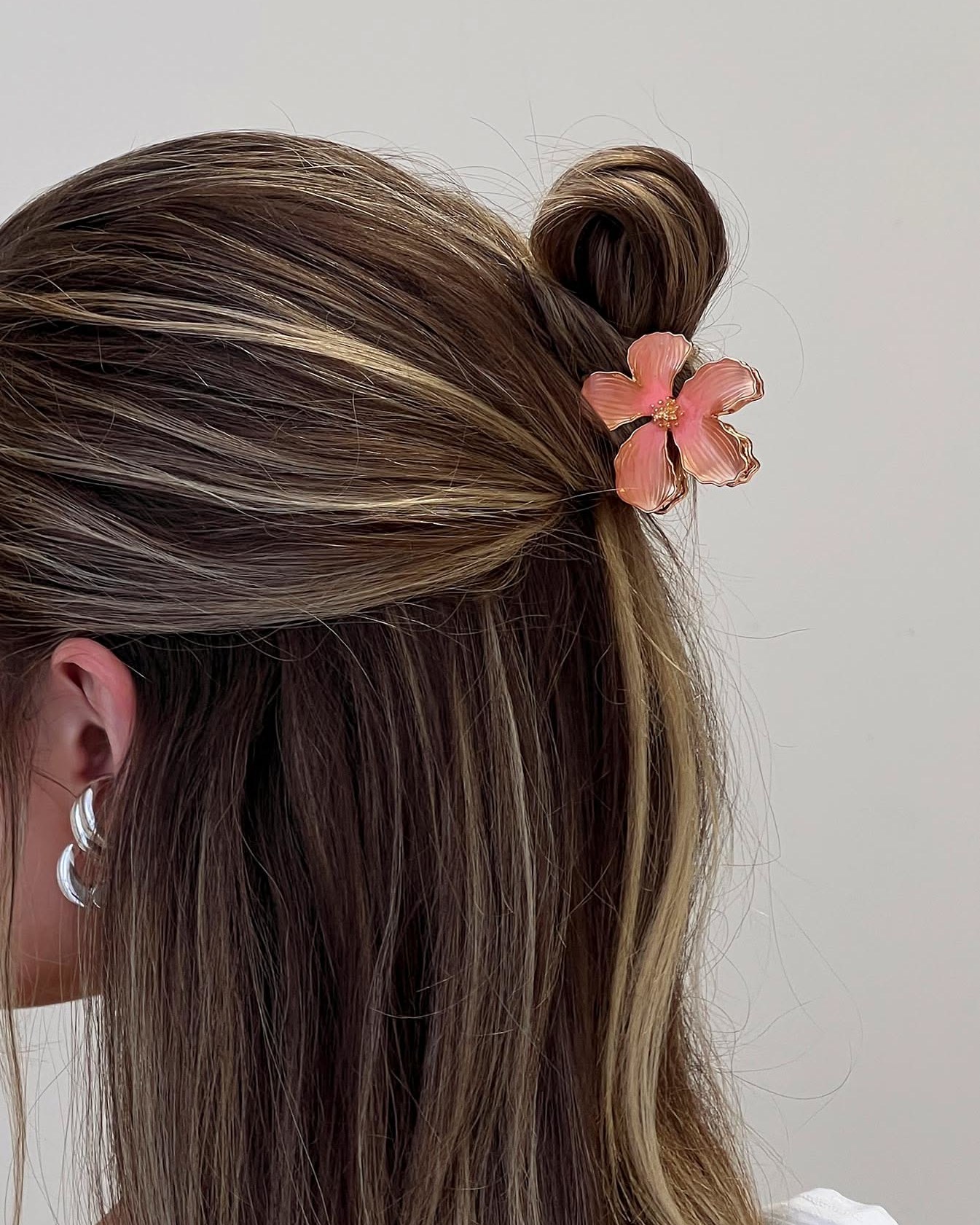 The Best Dry Shampoo for Every Hair Color, From Sprays to Powders and Foam