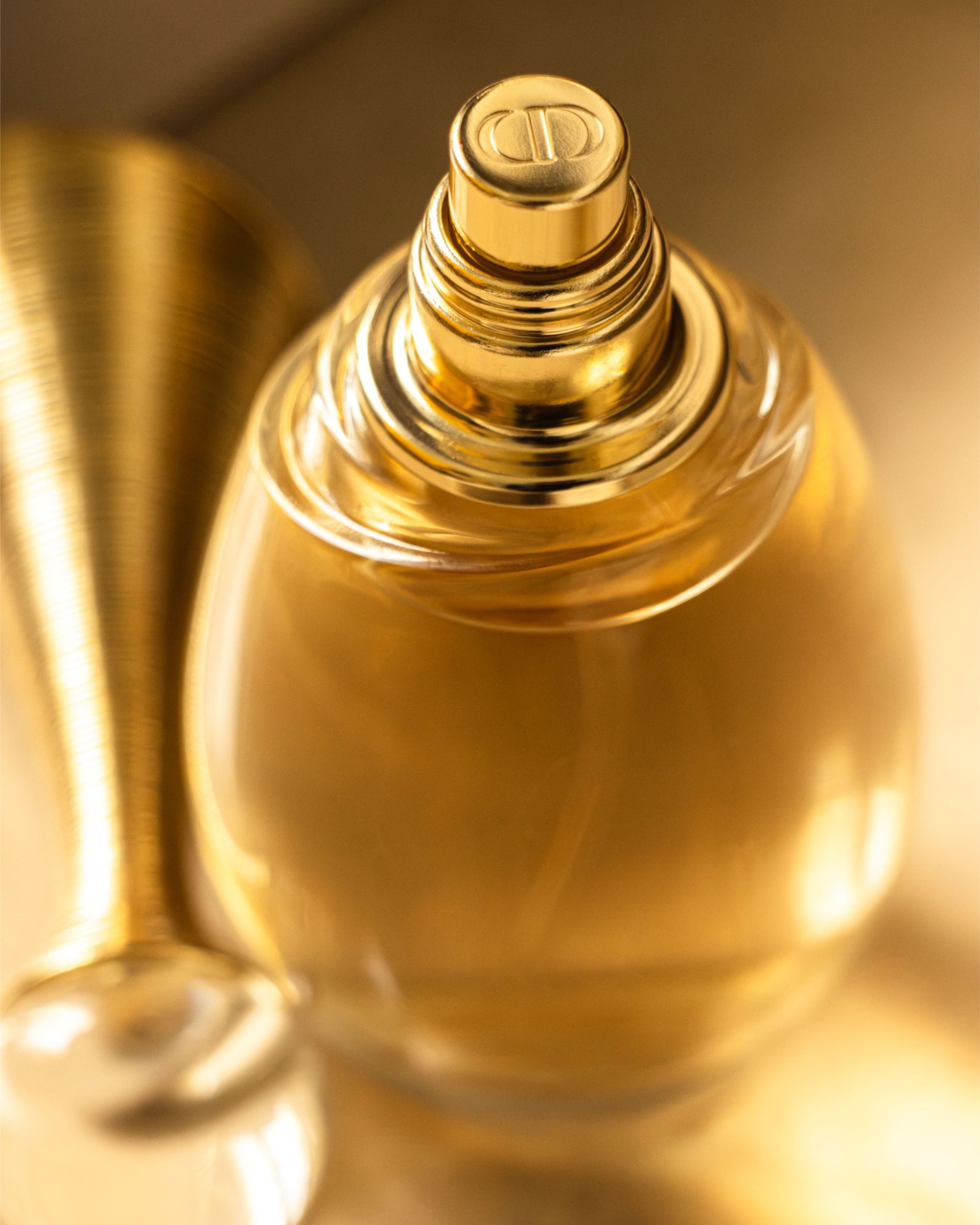 J'adore Dior, the Amphora Bottle and the Gold Bath