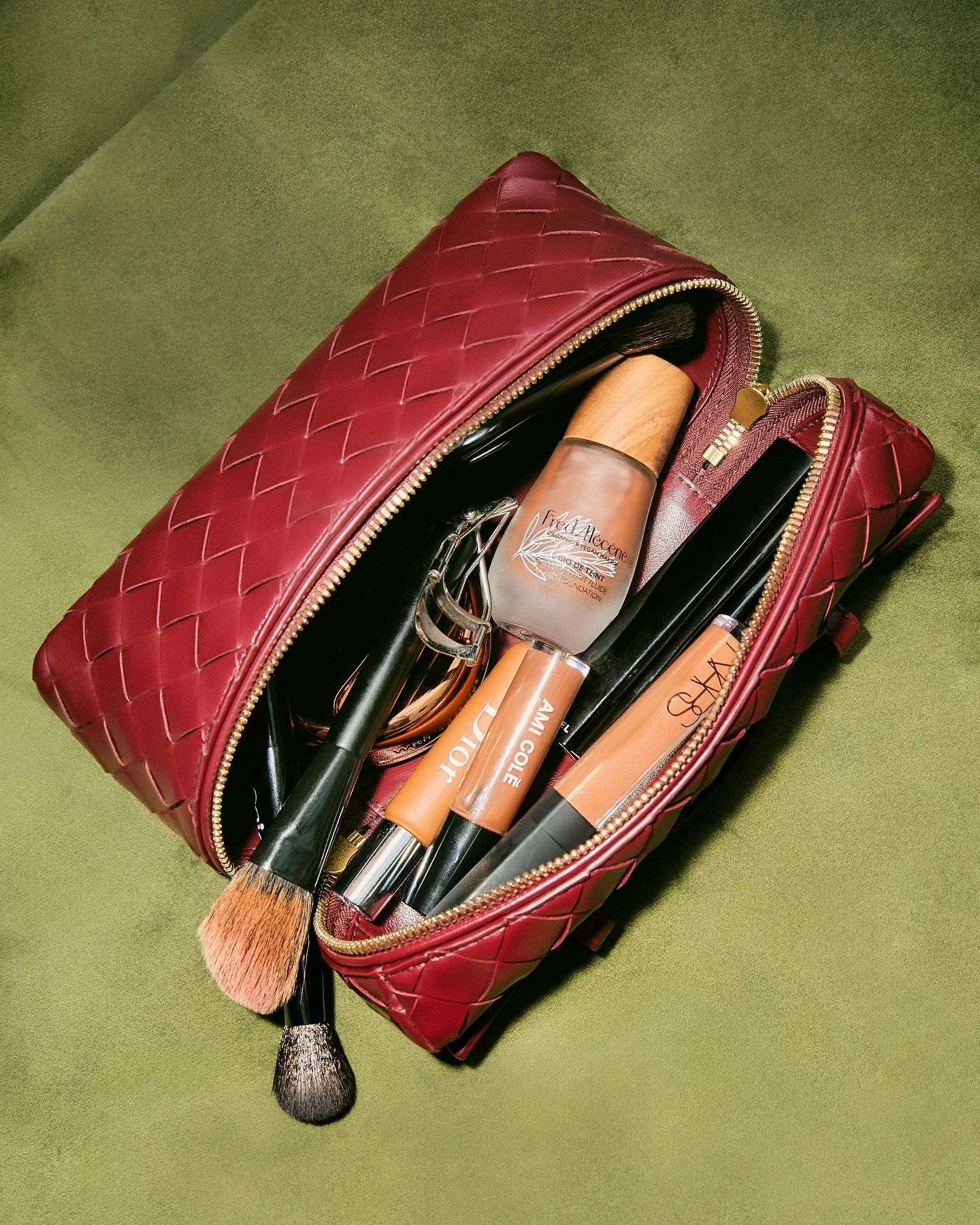 The Make Up Bag Edit: Soft Pouches, Clear Cases and What Goes Inside