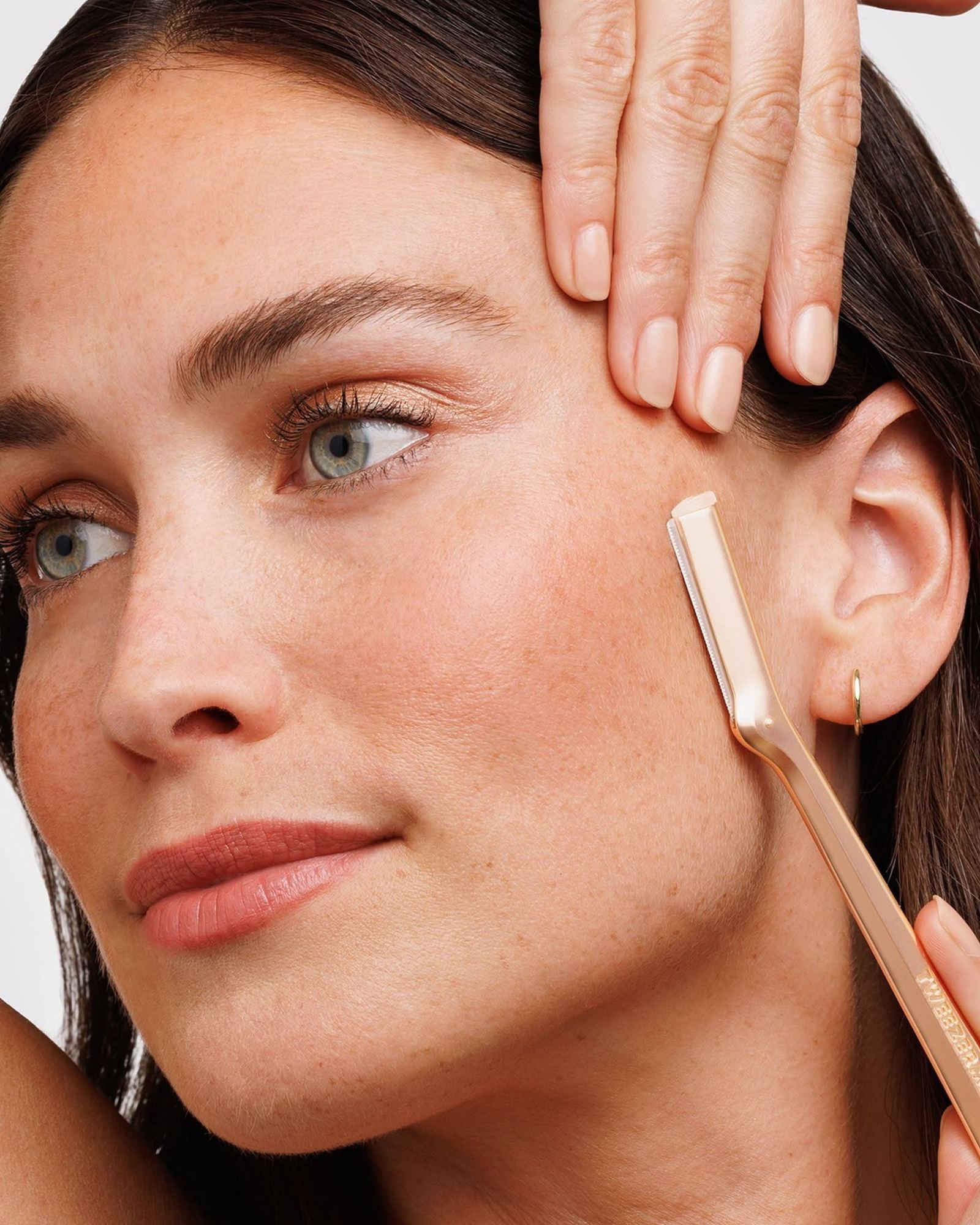 Face Razor Guide: Dermaplaning Tools and What to Put on After