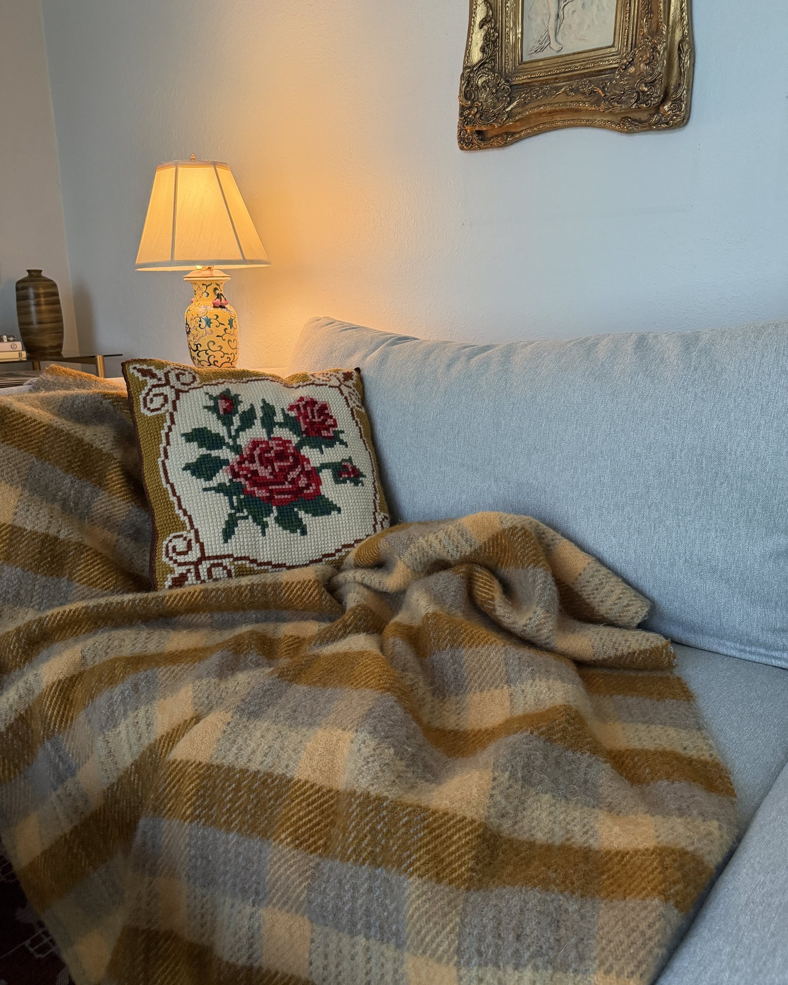 Throw Blanket Guide: Cashmere, Wool, Alpaca And Linen