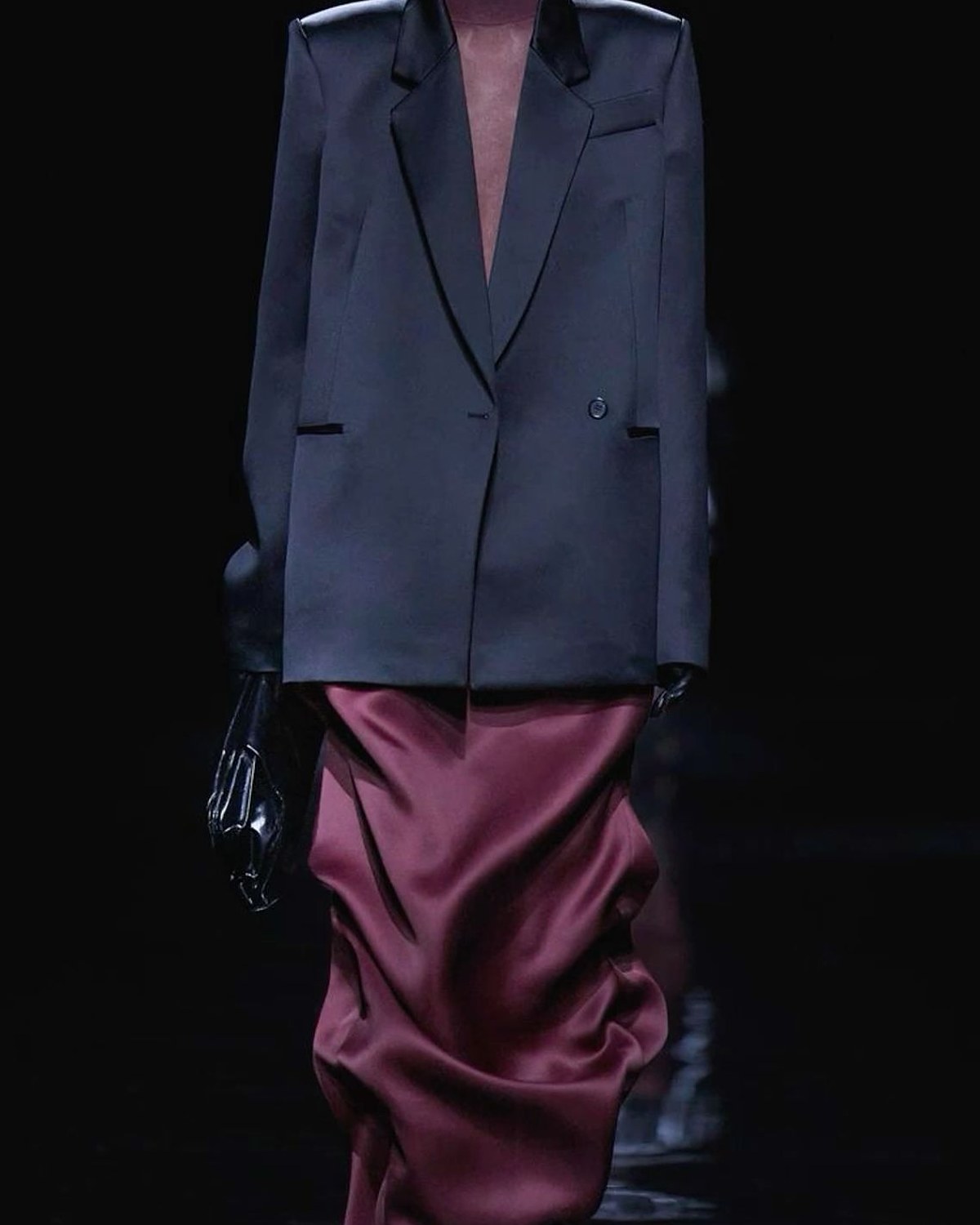 Plum and Black Outfits to Try This Fall