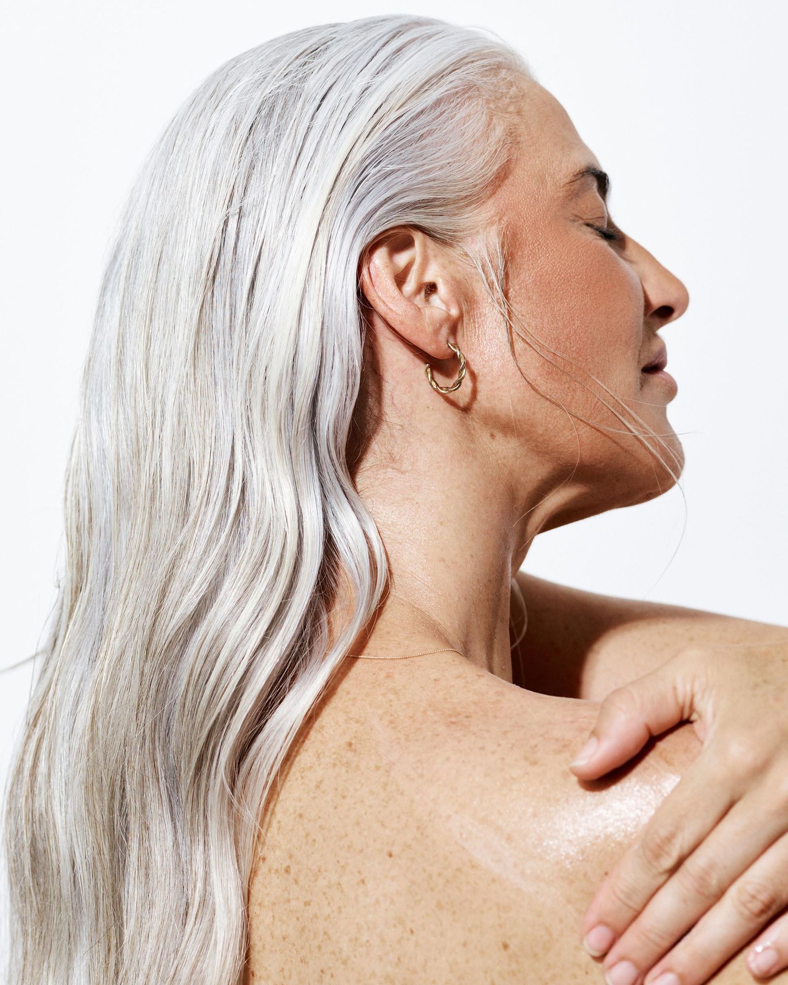The Best Shampoo for Gray Hair, and Why Purple Cancels the Yellow