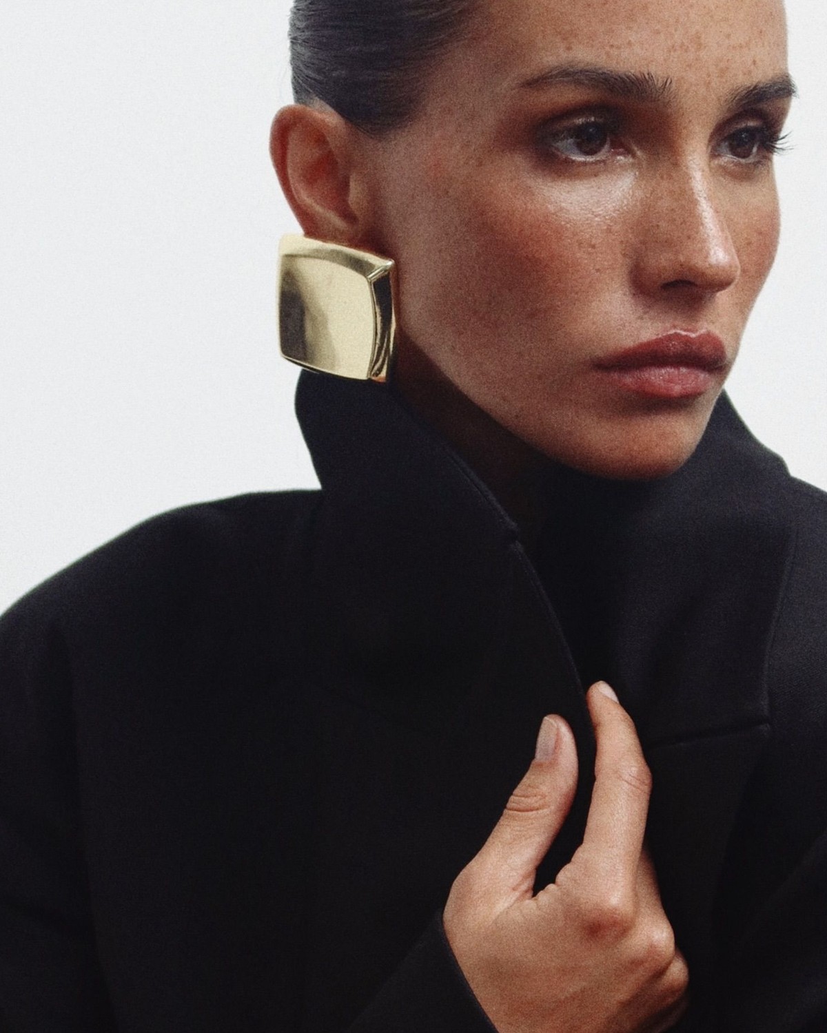 Black and Gold Outfits to Try This Fall