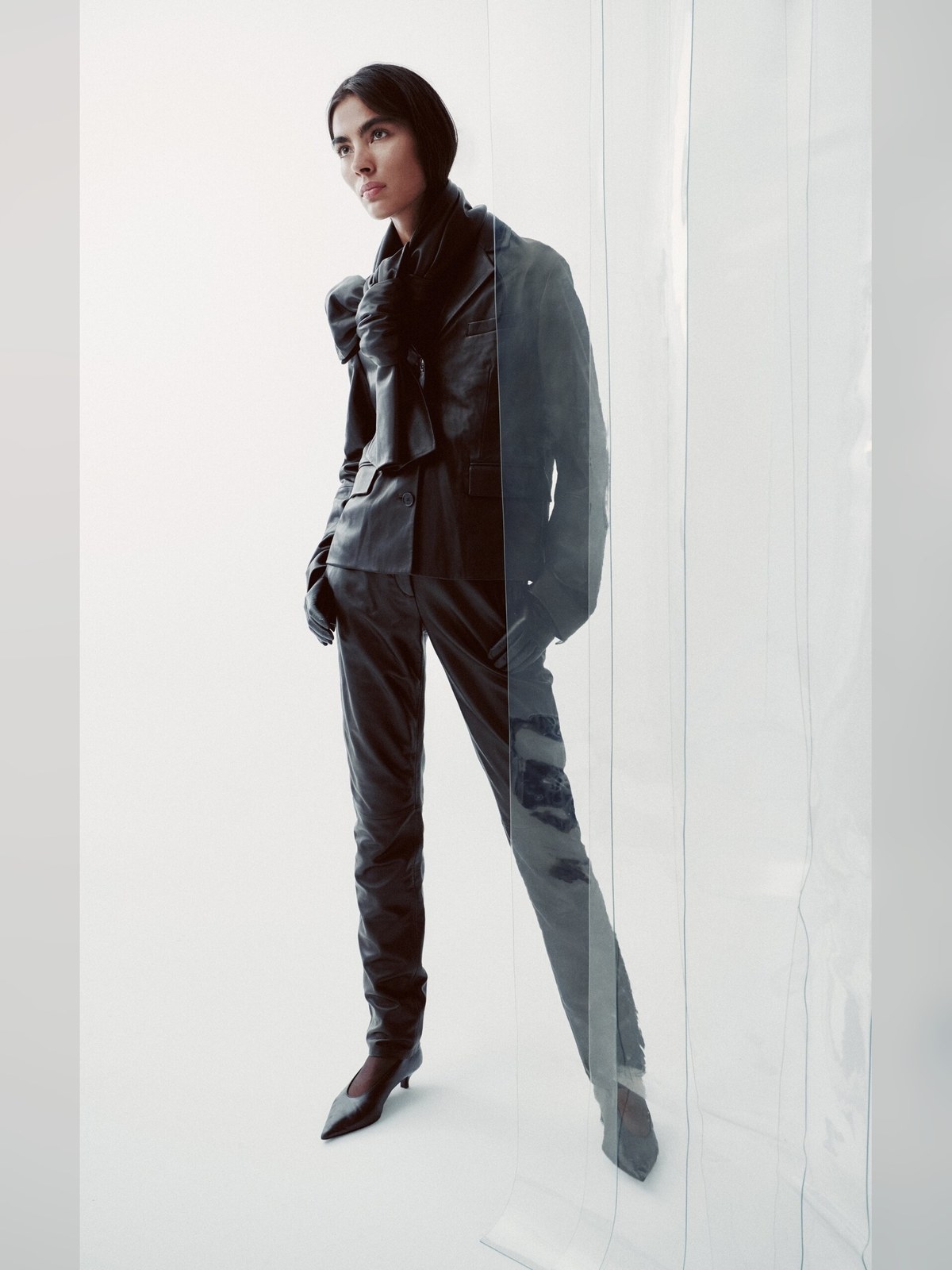 Black Leather City Day outfit: Our fav all-black look for a city day.