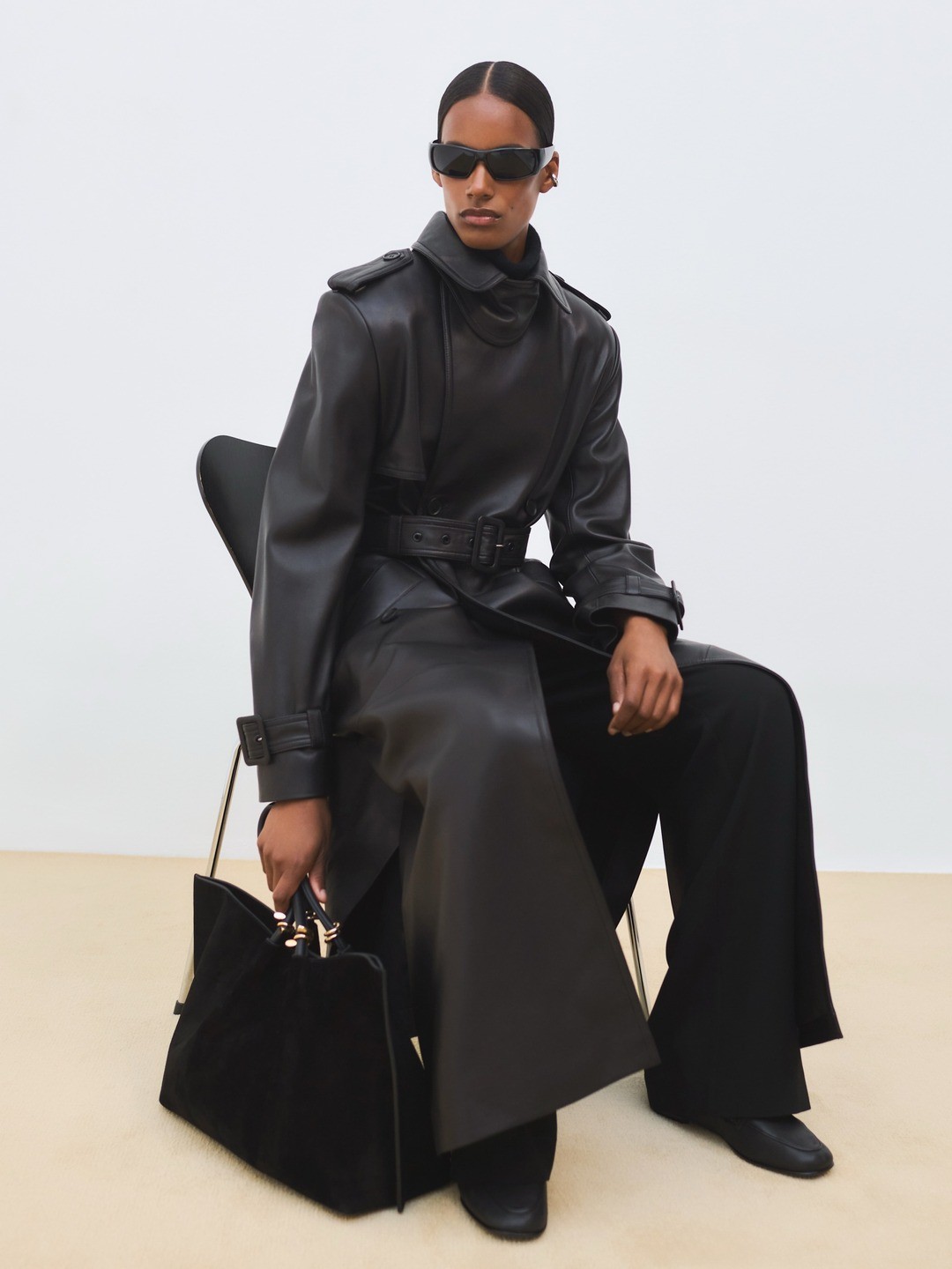 Black Leather Trench Day outfit: A sleek downtown layer for a gallery morning.