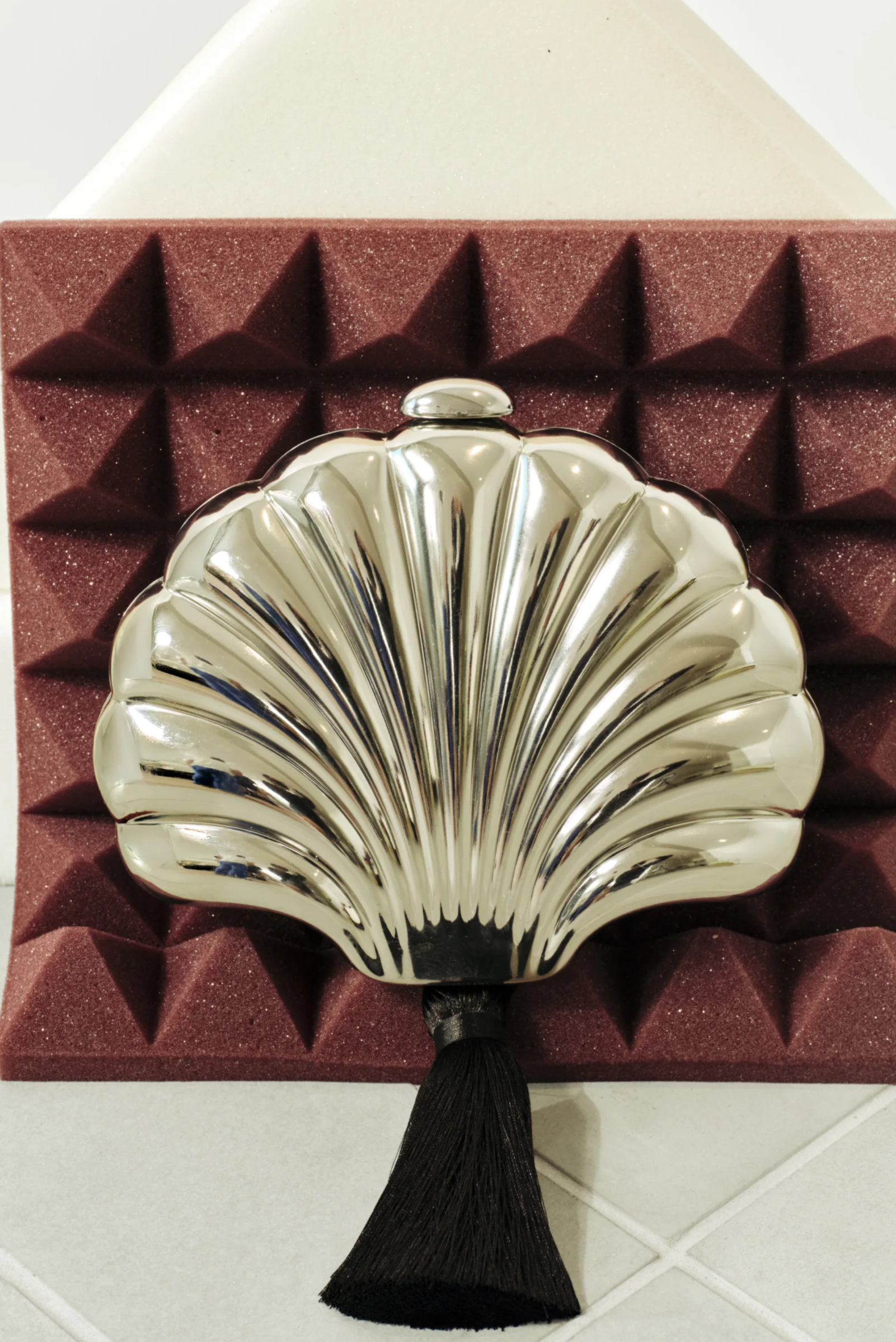 Metal Concha Clutch In Silver