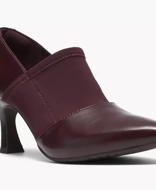 Women's Tammitha Sleek Pointed-Toe Leather Pumps
