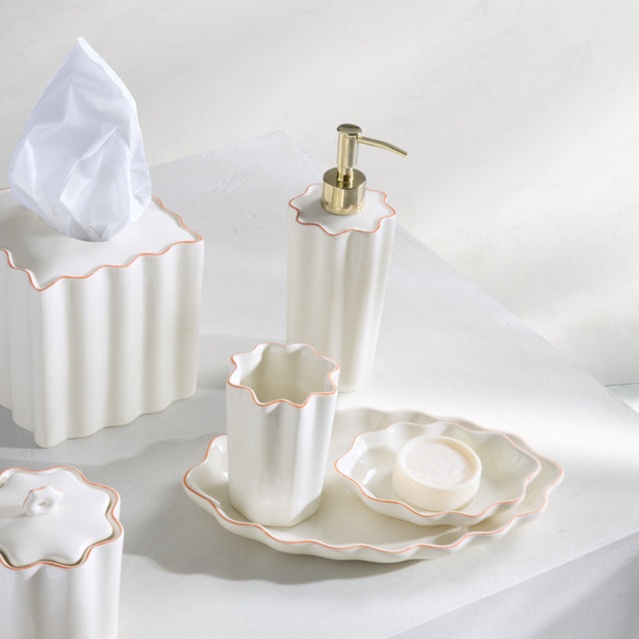 LE MARAIS BATH ACCESSORIES