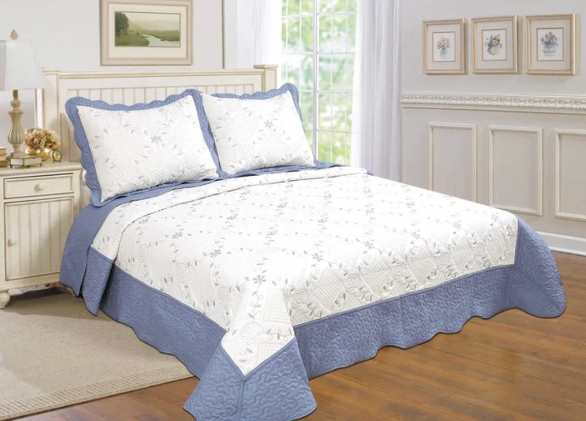 ShopBobbys PREMIUS Reversible Quilt Set, Bordered Embroidered Floral