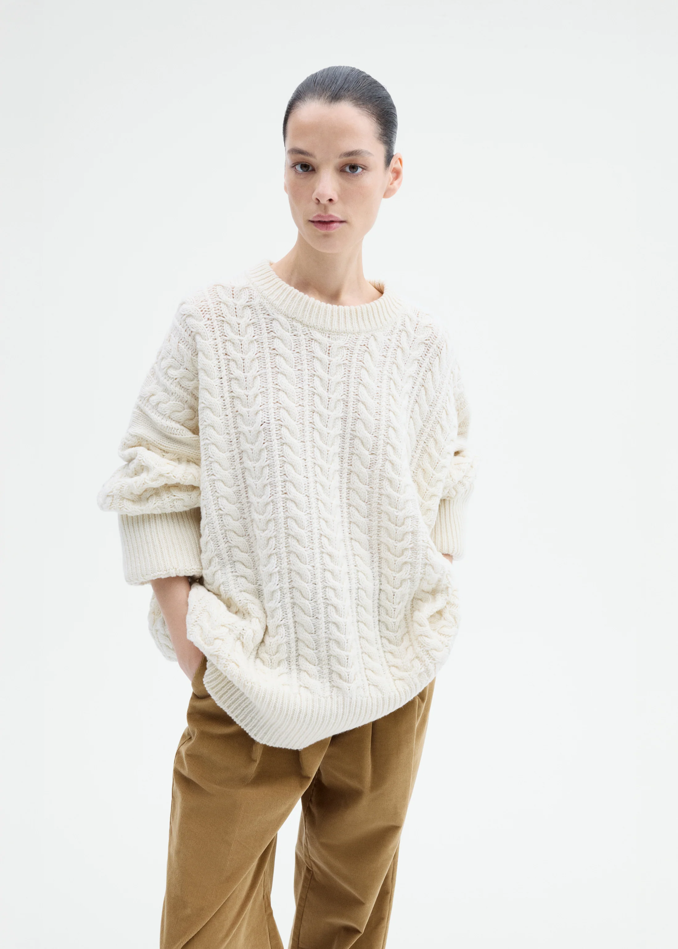 Cableknit Sweater in Wool Blend Yarn