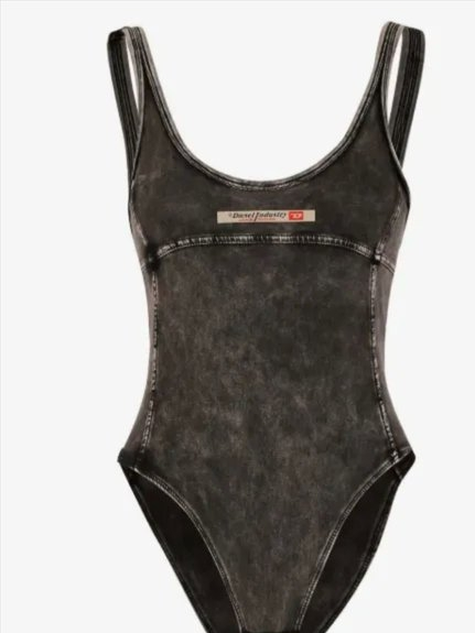 Phoebe-Dnm logo-appliqué bodysuit