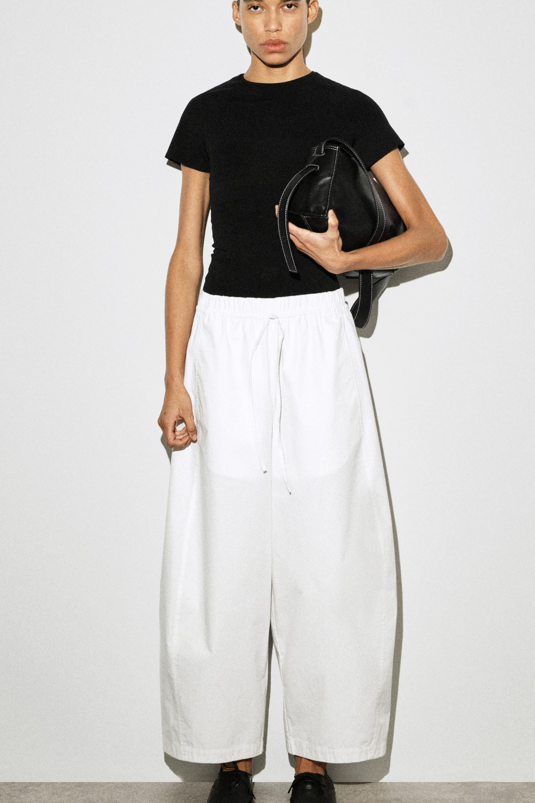 ELASTICATED BARREL-LEG PANTS