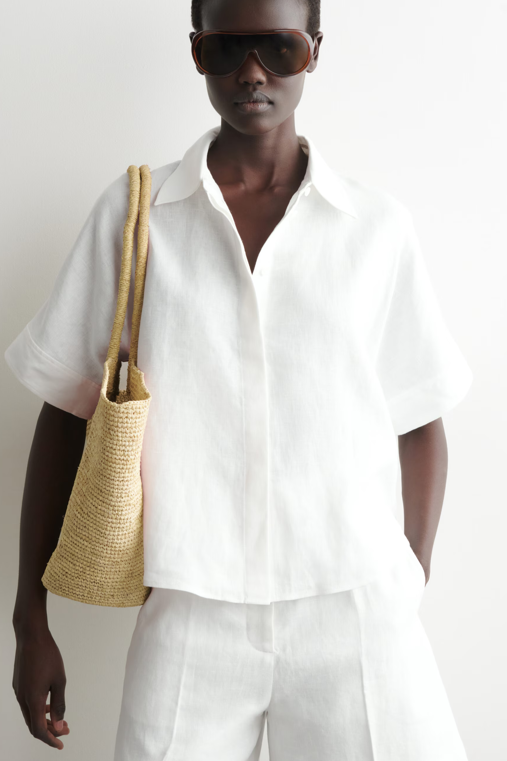OVERSIZED SHORT-SLEEVED LINEN SHIRT