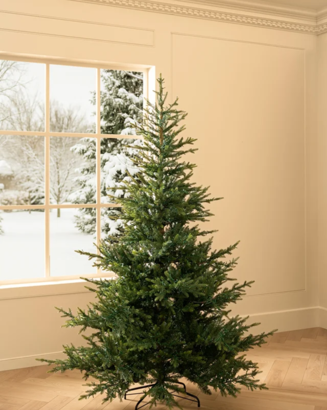 7' Norway Spruce Pre-Lit Faux Tree