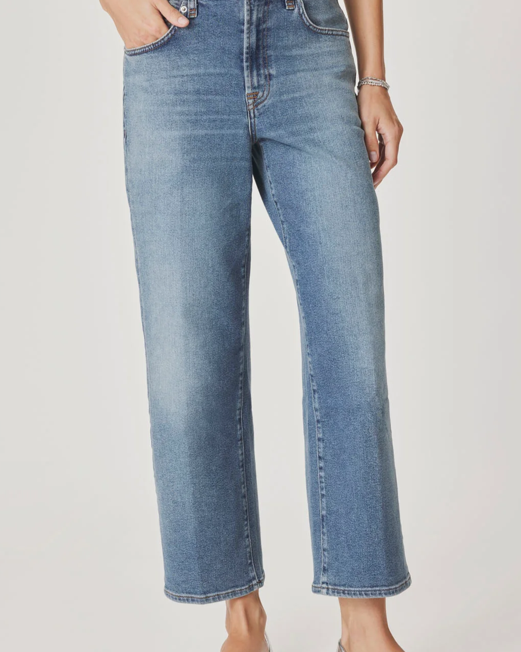 Straight Ankle Jean in Medium Wash