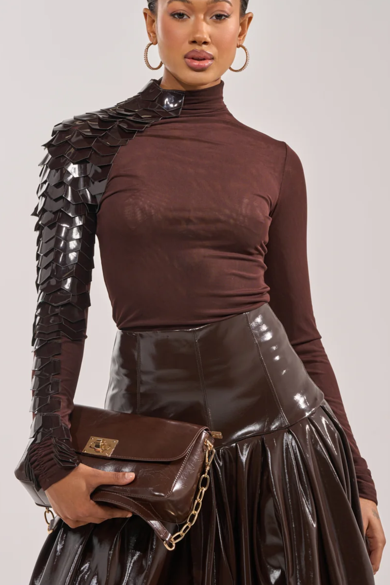 VELMA VINYL SINGLE SLEEVE SCALE TOP IN BROWN