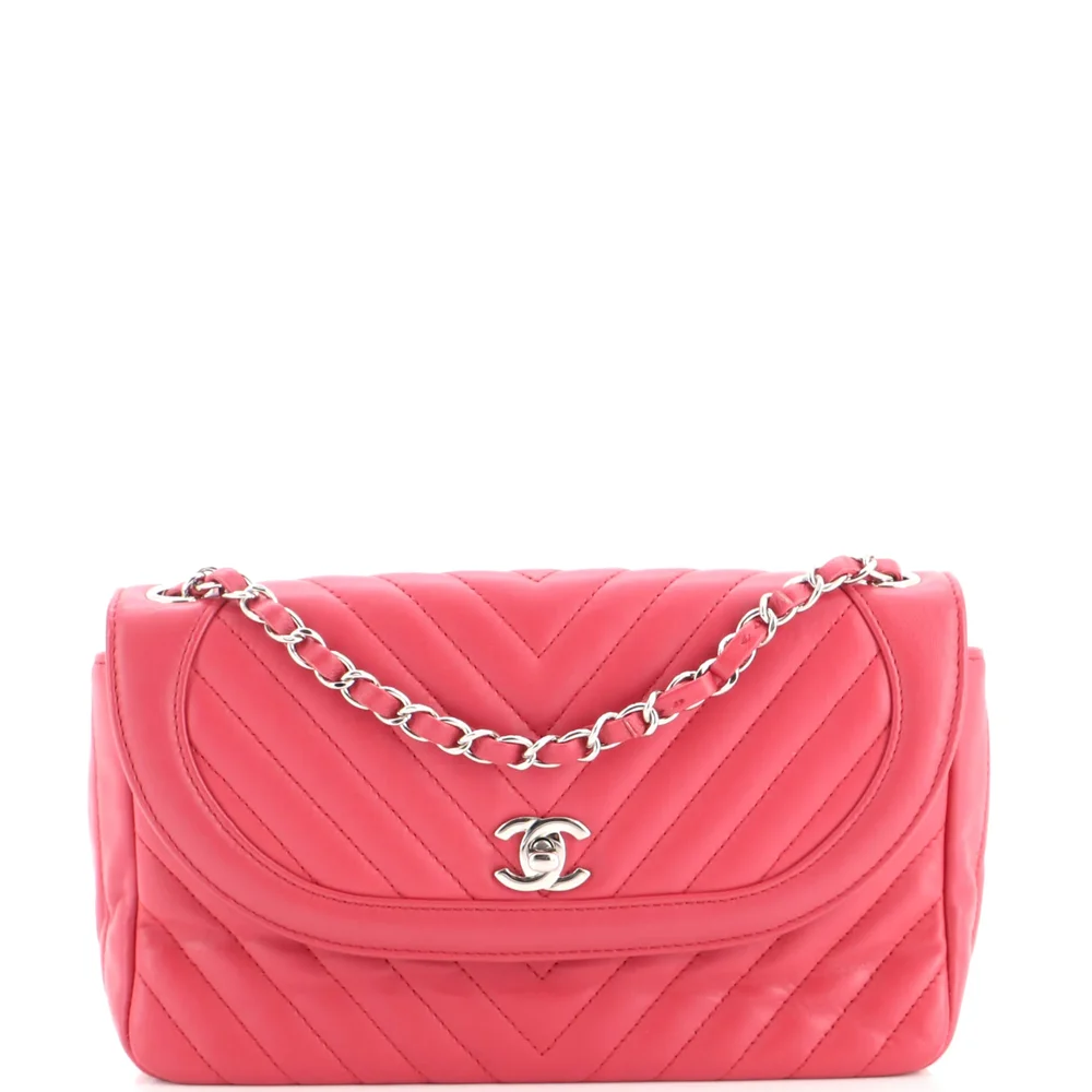 Pre-Owned Chanel Round CC Chain Flap Bag Chevron Lambskin Medium