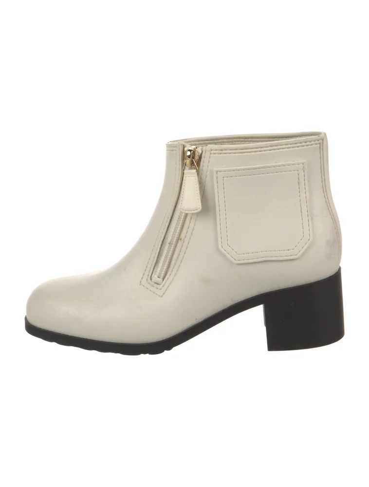 Pre-Owned 2018 Neutral Rubber Interlocking CC Logo Ankle Rain Boots with Side Zip