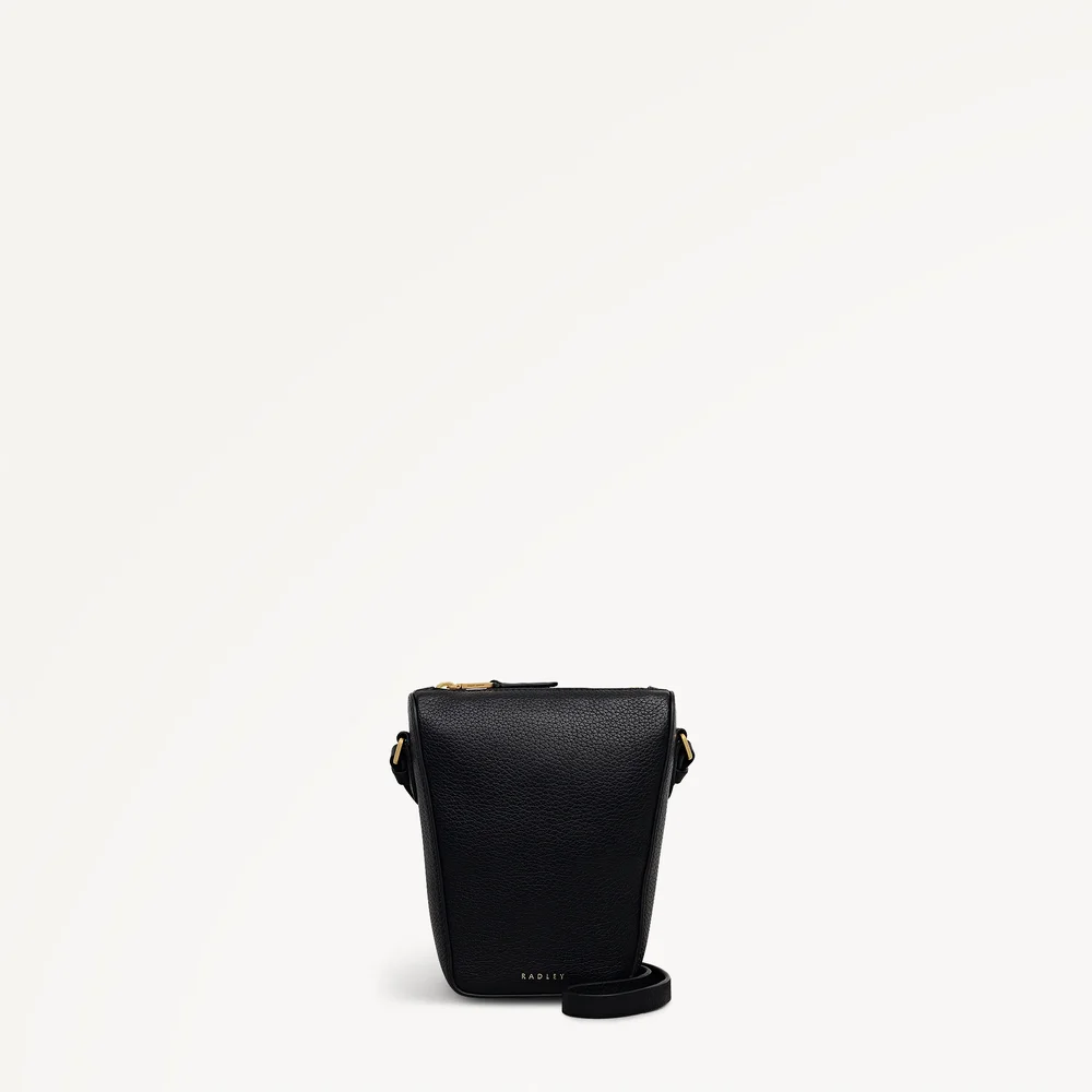 Oak Street Medium Phone Crossbody in Black - 110244