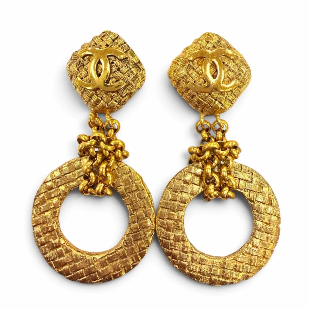 Pre-Owned CC Logo Hoop Clip-On Earrings Gold-Tone Metal