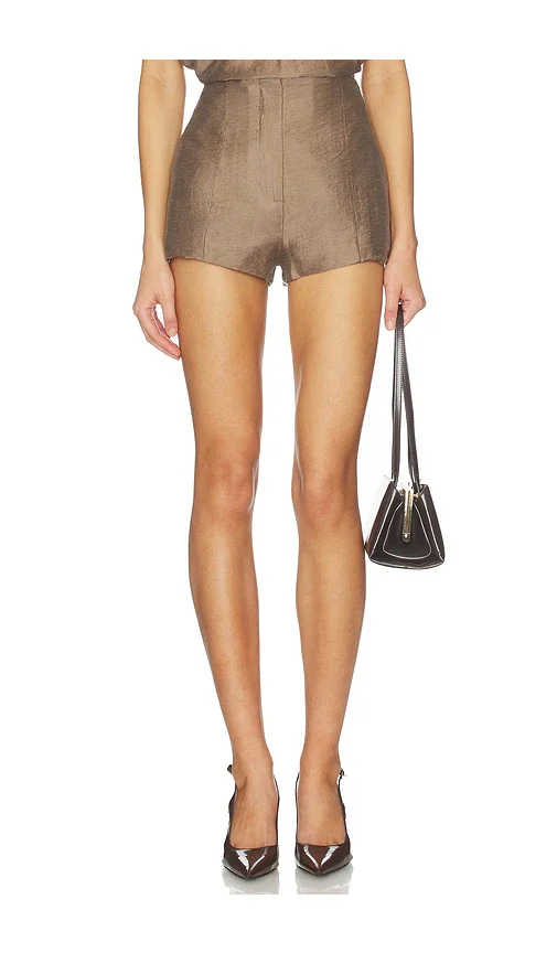 by Marianna Umi Short L'Academie