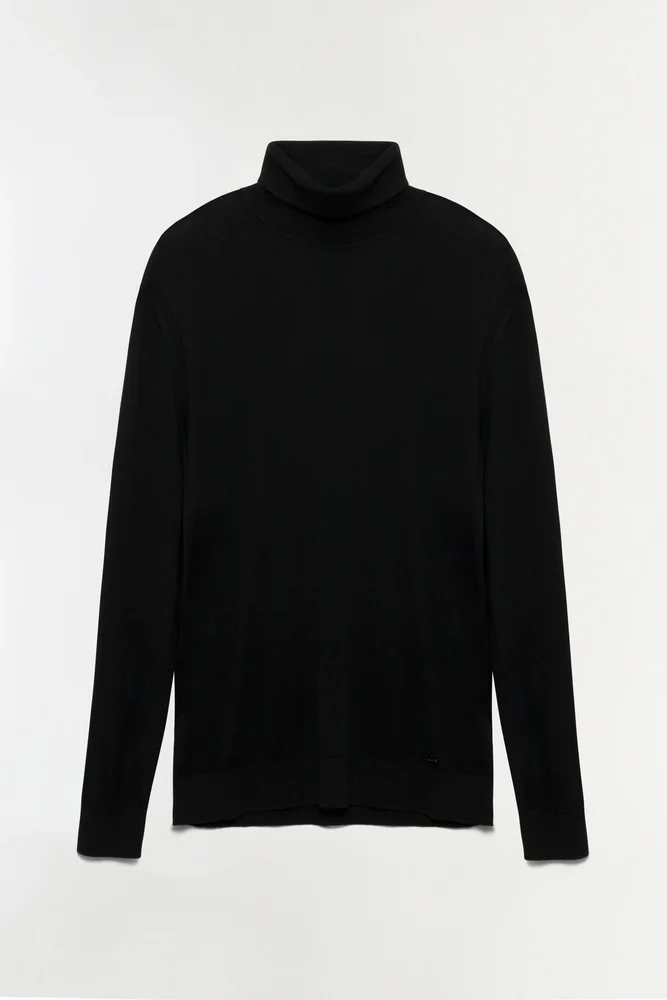 Yishai Turtleneck