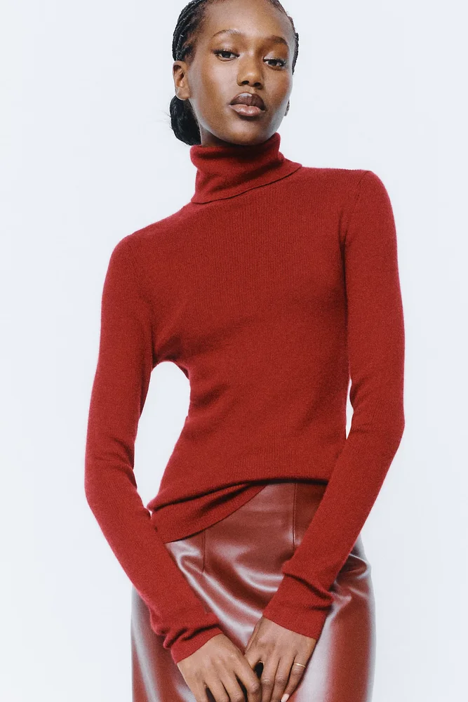Markie 100% Cashmere Turtleneck Top