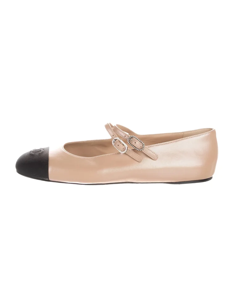 Pre-Owned Interlocking CC Logo Leather Mary Jane Flats