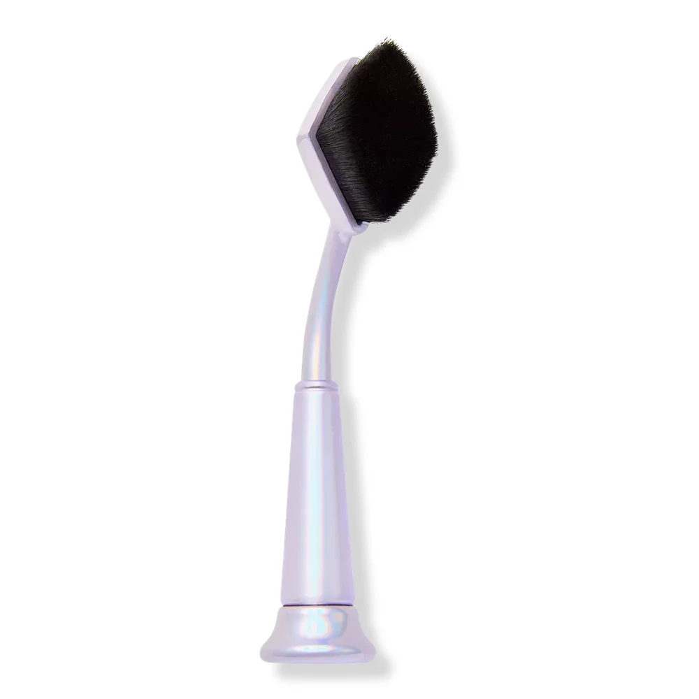 Shape Tape Blur Concealer Brush