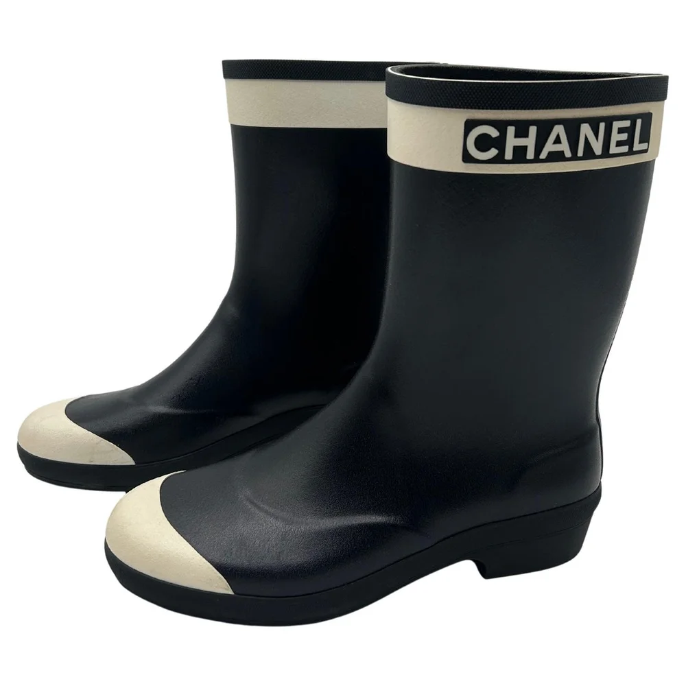 Pre-Owned Black & White Rain Boots