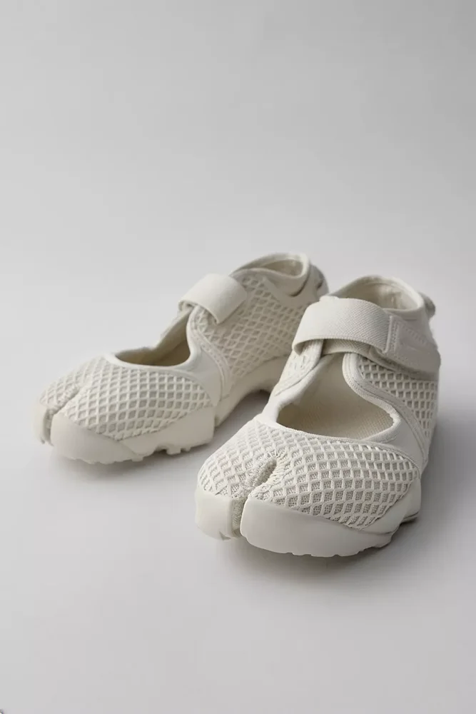 Air Rift Sneaker in Cream