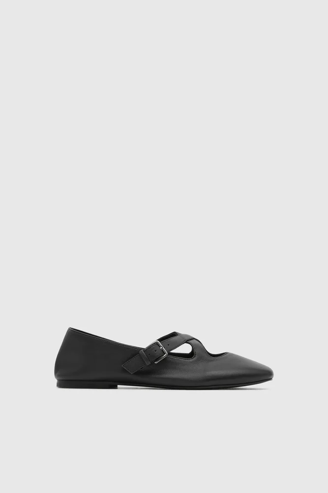 Ballerina Flat in Black