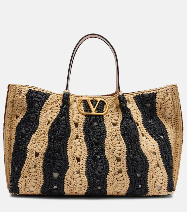 VLogo Medium raffia tote bag