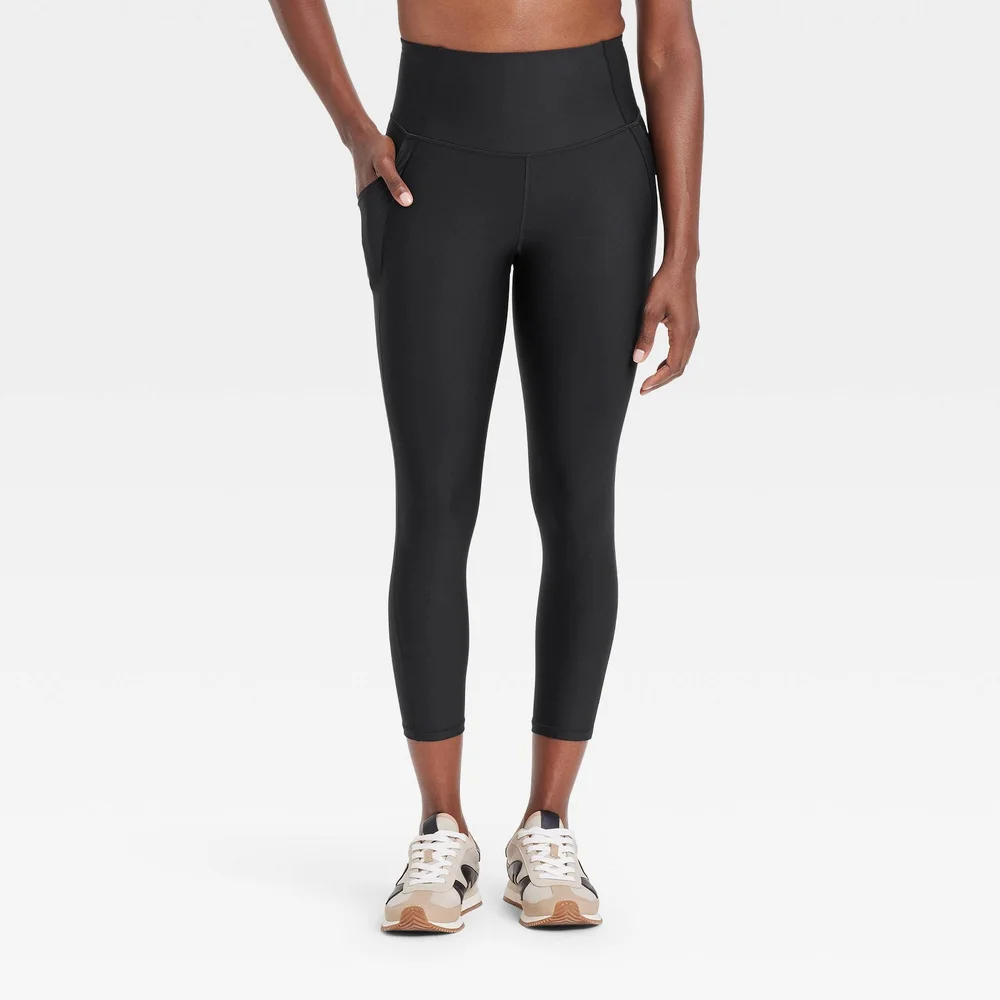 Effortless Support High-Rise Pocketed Capri Leggings - Black
