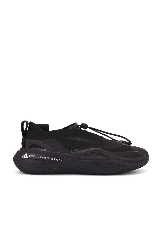 Sportswear Low Ground Sneaker in Black